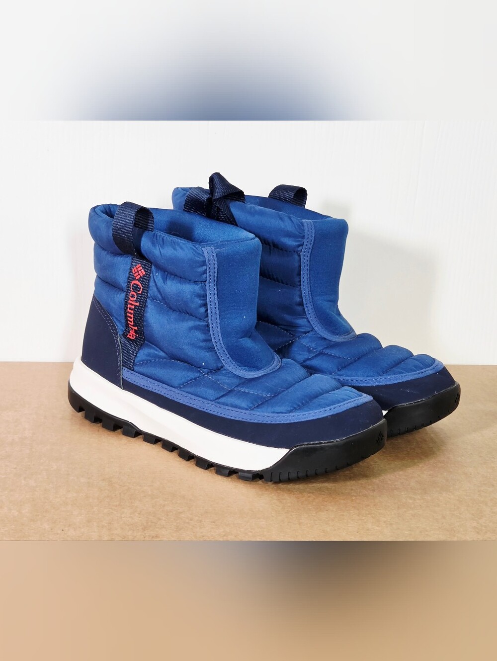 Columbia Snowtrot Mid Kids Size 4 Winter Boot with Omni-Heat Reflective Lining